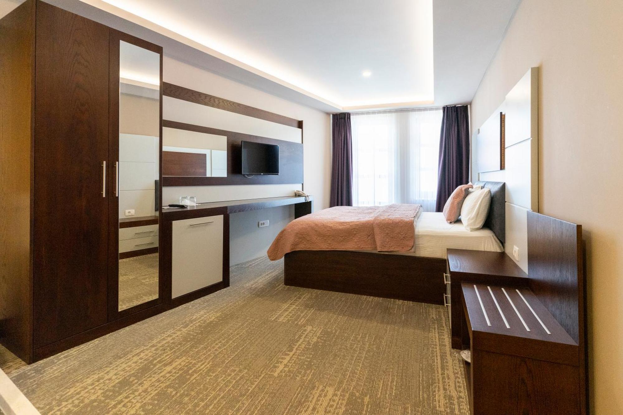 Hotel Prizreni Kültér fotó